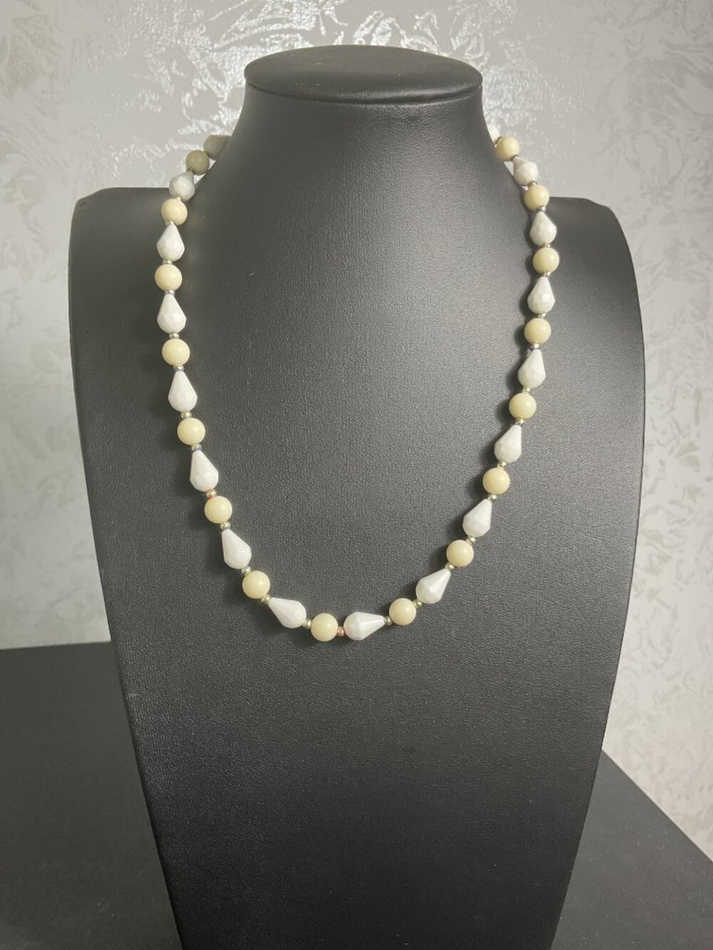 Vintage Cream White Mod Beaded Teardrop Necklace 60s 70s Cottagecore Retro Boho
